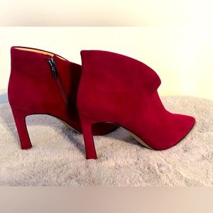 Vince Camuto Womens Sestrind Suede Pointed Toe Booties!